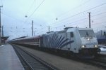BR 185 662-4 von Lokomotion wartet am 15.1.2011 in Wrgl mit einem Skisonderzug von Hamburg nach Mallnitz-Obervellach auf die Ausfahrt.