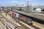 1116.180  ESC II  verlässt mit R-2241 den Hbf.Wr.Neustadt mit dem Dom im Hintergrund.