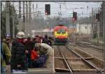 EM-Lok 1116 232 Spanien fhrt mit EC 32 Allegro Stradivari von Venedig nach Wien Sd in den Bahnhof Zeltweg ein.