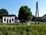 Haltestelle Klein-Harras, liegt entlang der aufgelassenen Bahnstrecke Bad Pirawarth–Dobermannsdorf (Schweinbarther-Kreuz); 260525