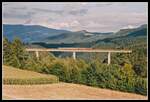 Die Jauntalbrücke ist 429 Meter lang und 96 Meter hoch und zählt zu den größeren Eisenbahnbrücken in Österreich.