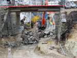 Die Eisenbahnbrücke, auf welcher sich die Bahnstrecken (KBS151 Innkreisbahn, sowie KBS171 Hausruckbahn) kurz vor der Bahnhofseinfahrt Ried treffen,  wird abgerissen und durch einen Neubau ersetzt, dies bringt rd. 1 monatige Sperren genannter Strecken mit sich; 260331