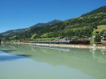 01.533 mit Sdz 17195 bei Stausee in Hgmoss auf der Fahrt nach Villach am Zugschlu ist die 1020.37 die ab Schwarzach St.Veit mit der 1245.05 geimeinsam den Zug nach Mallnitz bringen 