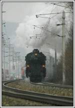 33.132 am 26.2.2006 mit ihrem DSDZ 16106 bei der Rckfahrt von Mrzzuschlag nach Wien, kurz nach der Ausfahrt aus dem Bahnhof Gloggnitz.