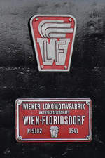 Schilder an der Dampflokomotive 88.103 Anfang September 2019 in Ferlach.