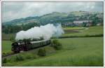 Fr die Feierlichkeiten 150 Jahre Sdbahn zwischen 17. und 19. Mai 2007 wurden am 17.5.07 3 Dampfsonderzge nach Graz und von dort weiter nach Lieboch in Verkehr gesetzt. Die Aufnahme zeigt 01.533 der GEG mit dem E 16273 aus Salzburg, welcher in Wels mit dem E 16275 aus Passau vereinigt wurde mit rund 60 Minuten Versptung in Schlierbach. Wie Thomas Aichhorn schon geschrieben hat, war an diesem Tag nicht gerade das beste Wetter. Weiters mchte ich mich bei Thomas fr die genaue Wegbeschreibung danken. Leider haben wir uns nicht getroffen, sondern sind nur wenige Meter voneinander entfernt gestanden, aber vielleicht pat es ja einmal fr eine gemeinsame Fototour an der Phyrn.