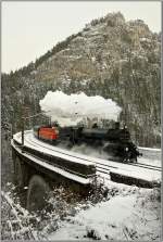 Dampflok 310.23 & E-Lok 1044 040 fahren mit dem Sonderzug 16801 von Wien Sd nach Mrzzuschlag zum Mrzer Christkindlmarkt.
Semmering Kalte Rinne Viadukt 8.12.2008