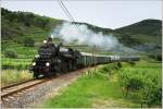 Zwei Dampfsonderzge waren am 18.6.2011 zur Sonnwendfeier 2011 in der Wachau unterwegs.Hier sieht man die 100 Jahre alte Dampflok 310.23 mit dem Sdz R 17364 von Wien Heiligenstadt nach Spitz an der Donau. Weienkirchen