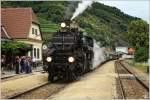 Zwei Dampfsonderzge waren am 18.6.2011 zur Sonnwendfeier 2011 in der Wachau unterwegs.Hier sieht man die 100 Jahre alte Dampflok 310.23 mit dem Sdz R 17364 von Wien Heiligenstadt bei der Ankunft in Spitz an der Donau.
