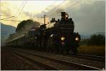 Dampflok-Erinnerungen auf der Semmeringbahn.Unter diesem Motto fuhren die beiden Loks 310.23 & 1040.01 von Wien nach Mrzzuschlag.Hier der Retourzug 17524 im letzten Abendlicht nahe Gloggnitz.