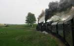 Volldampf auf der Landesbahn; 17c372 und 52.100 bei der Rckfahrt von Ernstbrunn nach Korneuburg 1.5.2011