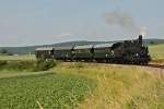 NostalgieExpress Leiser Berge, ist am 04.06.2011 von Korneuburg nach Ernstbrunn unterwegs. Die Aufnahme entstand bei Hetzmannsdorf-Wrnitz.