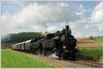 Der NEX Leiser Berge, am 5.5.2013 anlsslich des 6. Oldtimertreffen auf Strae und Schiene in Ernstbrunn mit 30.33 aus Strasshof und 93.1420 vom Verein neue Landesbahn bespannt, aufgenommen kurz vor Naglern.