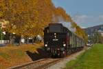 Der erste Zug, bespannt mit der nun schwarzen 392.2530 verlässt am 13.10.2013 gerade das ÖGEG Museumsgelände in Richtung Timelkam.