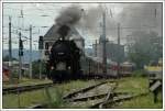 Anlsslich der Sonnwendfeier 2007 wurde am 23.6.2007 die Tour O 17 der BB Nostalgie von Wien nach Spitz a.d. Donau in Verkehr gesetzt. 52.4984 und als „Verstrkung“ 2143.040 als R 16326 kurz nach der Ausfahrt aus dem Wiener Sdbahnhof - Ostseite.