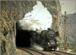 Zum  Mrzer Adventmarkt fahren die Dampflok 52.4984 und die E-Lok 1010.10 mit dem Sdz 16653.
Weinzettelwand Tunnel 8.12.2009