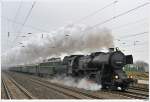 52.4984 und 1010.10 mit SDZ R16653 von Wien Sdbhf nach Mrzzuschlag. Hier in Bad Vslau, 08.12.2009.