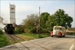 Die beiden Dampfloks 52.4984 + 52.100 fahren als SREX 16173 von Ernstbrunn nach Korneuburg.Auch dieser alte Autobus kam beim 3. Oldtimertreffen auf Schiene und Strasse zum Einsatz.
Wetzleinsdorf 2.5.2010