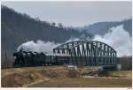 52.100 mit dem SDZ R17074 von Wien/Heiligenstadt nach Sigmundsherberg; hier kurz vor Stiefern; 20.2.2011