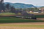 52 100 mit dem Nostalgie Express  Leiser Berge , unterwegs in der weiten niedersterreichischen Landschaft. Mollmannsdorf, am 06.05.2012.