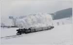 52.100 vom Heizhaus Strasshof mit ihrem SR 14370 am 17.2.2013 kurz nach der Ausfahrt aus Wetzleinsdorf.

http://www.eisenbahnmuseum-heizhaus.com/