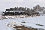 Wie hier schon mehrfach gezeigt, nun auch ein Teil meiner Fotos vom  WINTERDAMPF : 52 100 mit dem Zug 14370, unterwegs nach Ernstbrunn, hier kurz vor Wetzleinsdorf. Die Aufnahme entstand am 17.02.2013.