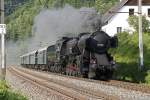 Heuer feiert das Südbahnmuseum in Mürzzuschlag das zehnjährige Bestandsjubiläum, die Semmeringbahn wird in diesem Jahr 160 Jahre alt. Aus diesen beiden Anlässen wurde am Pfingstsonntag dem 8.06.2014 in Mürzzuschlag ein Nostalgiefest gefeiert an dem insgesamt fünf Sonderzüge teilnahmen. Den Sonderzug aus der Landeshauptstadt Graz führte die 52.4984, hier zu sehen auf der Rückfahrt zwischen Bruck-Mur und Pernegg.