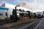 Mit einem Advents-Sonderzug verkehrte 657 2770 am 11. Dezember auf der Salzburger Lokalbahn. Hier vor der Abfahrt im Bahnhof von Salzburg-Itzling.