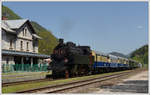 ÖGEG 77.28 mit ihrem Sonderzug SR 14553 von St. Pölten nach St. Aegyd am Neuwalde am 29.4.2018 bei der Einfahrt in St. Aegyd am Neuwalde.