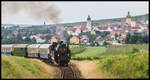 Die ÖGEG Dampflok 77.28 fährt mit dem NÖVOG Zug P16980 von Retz nach Drosendorf.