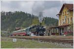 93.1360 am 30.4.2017 bei der Scheinausfahrt aus dem Bahnhof Kácov.