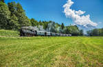 93.1332 der NBiK brachte am 3.6.2017 einen Sonderzug von St. Veit a. d. Glan zum Speckfest nach Hermagor.
Hier zu sehen nahe der Haltestelle Emmersdorf im Gailtal.