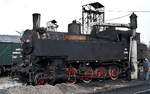 ÖBB 93.1364 fasst im Frühjahr 1975 Wasser im Heizhaus Gmünd