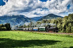 NBiK 93.1332 fährt mit dem SR 16797 (Lienz - Spittal-Millstättersee), bei Dölsach vorüber.
Schiebelok war NBiK 1245.05.
Aufgenommen am 15.9.2018.