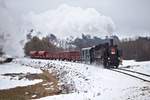 Mit viel Rauch fuhr die 431.032 (ex ÖBB 93.1360) aus Syrenov in Richtung Turnov aus. (13.01.2019)