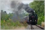 Teleaufnahme von 93.1420 mit ihrem 14853 von Mistelbach nach Hohenau von der ehemaligen Haltestelle Ebersdorf aus am 28.5.2012.