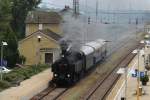 93 1420 mit dem Vereins Sonderzug des Verein Neue Landesbahn unter dem Motto  Wein und l durchs Zayatal  bei der Einfahrt in den Zugendbahn Hohenau an der March, Zugausgangsbahnhof war Mistelbach Lokalbahnhof; am 01.09.2012