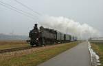 Dampfsonderzug von Wien Praterstern nach Langenlois am 22.12.2012 mit der 93.1420. Hier bei Hausleiten.