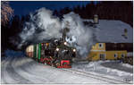 Auch heuer gab es auf der Taurachbahn wieder die beliebten Winterzüge. Hier fährt die 298.56 von Sankt Andrä im Lungau nach Mauterndorf.  
Pichl Alter Wirt  28_12_2019