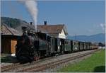 Die BWB Uh 102 und ihr langer Museumsbahnzug stehen im Bahnhof Schwarzenberg für die Rückfahrt nach Bezau bereit.