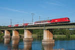 REX 2527 überquert die Brücke über die neue Donau in Wien.