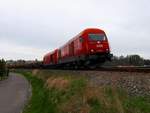 2016 076-3 transportiert gemeinsam mit 065-2 den Altschwellenzug auf der Hausruckbahn in Richtung Attnang-Pu; 180415