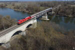 Eine Aufnahme vom März dieses Jahres. Sie zeigt die 20216 001 mit der China Sonderlackerierung auf der March-Brücke zwischen Österreich und der Slowakei. (27.03.2021)