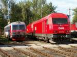 2016 076 und 5047 100 in der Traktion Wels abgestellt (18.8.2007)