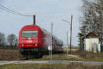 Am 23.2.2023 fuhr der ÖBB Railchecker 99-75 100 über das Schweinbarther Kreuz. Hier kurz nach Verlassen der Bahnhaltestelle Raggendorf Markt, geschoben von 2016 029 mit der Zugnummer 94913. 