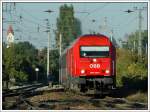2016 033 mit dem REX 2795  Bucklige Welt  von Wien Sdbahnhof nach Oberwart am 30.9.2007 kurz vor der Durchfahrt der S-Bahnstation Wien Atzgersdorf-Mauer.