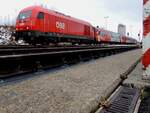 2016 010-8 rollt am Schienenstrang mit R5965  in den Bhf.Ried; 260207