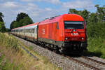 2016 072 mit einem IC nach Wien hier in Richtung Mühldorf am 9.7.2026 bei Unterschwillach.