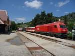 Der Erlebniszug  Wachau  (EZ1999) hlt dieses Mal mit der 2016 071 in Drnstein-Oberloiben.