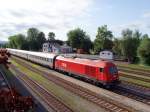 2016 074-3 erreicht mit D966 den Bhf.